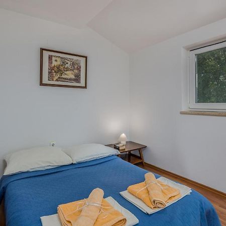 Nice Apartment In Malinska Dubasnica With Kitchen Exterior photo