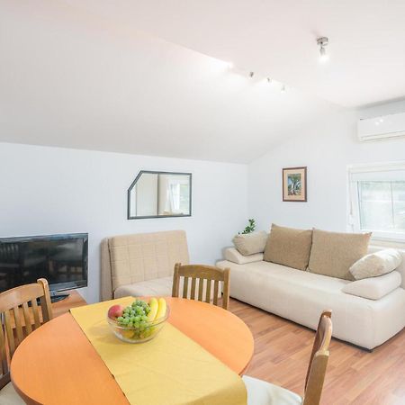 Nice Apartment In Malinska Dubasnica With Kitchen Exterior photo