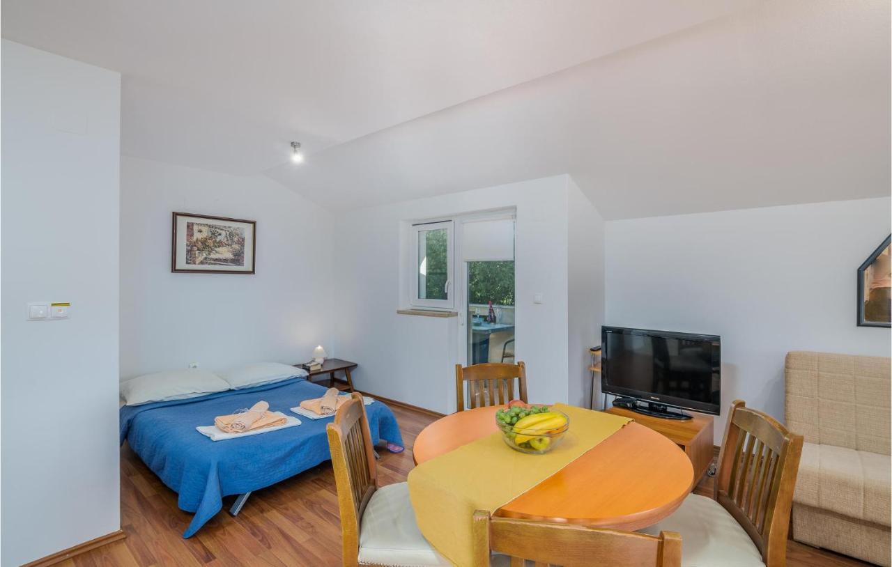 Nice Apartment In Malinska Dubasnica With Kitchen Exterior photo