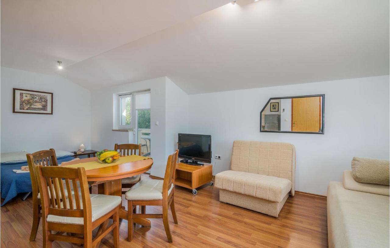 Nice Apartment In Malinska Dubasnica With Kitchen Exterior photo