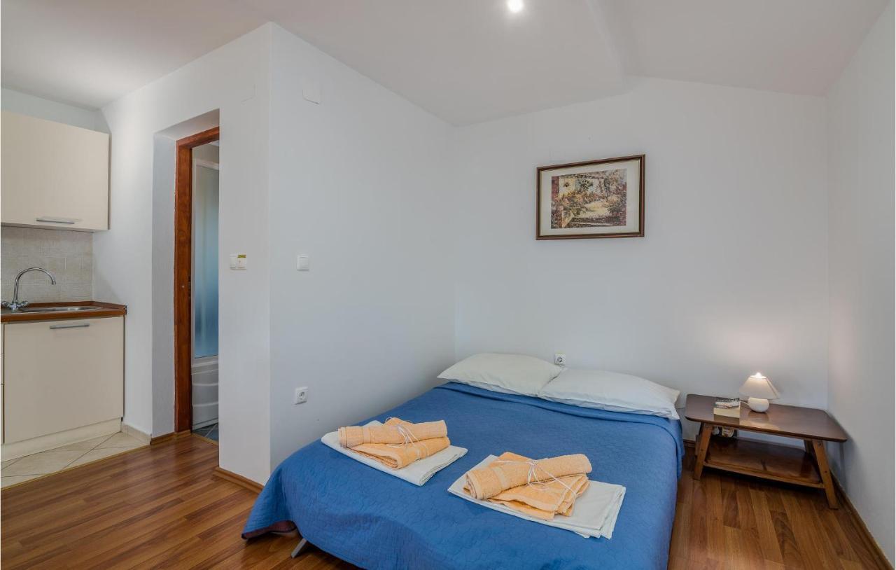 Nice Apartment In Malinska Dubasnica With Kitchen Exterior photo